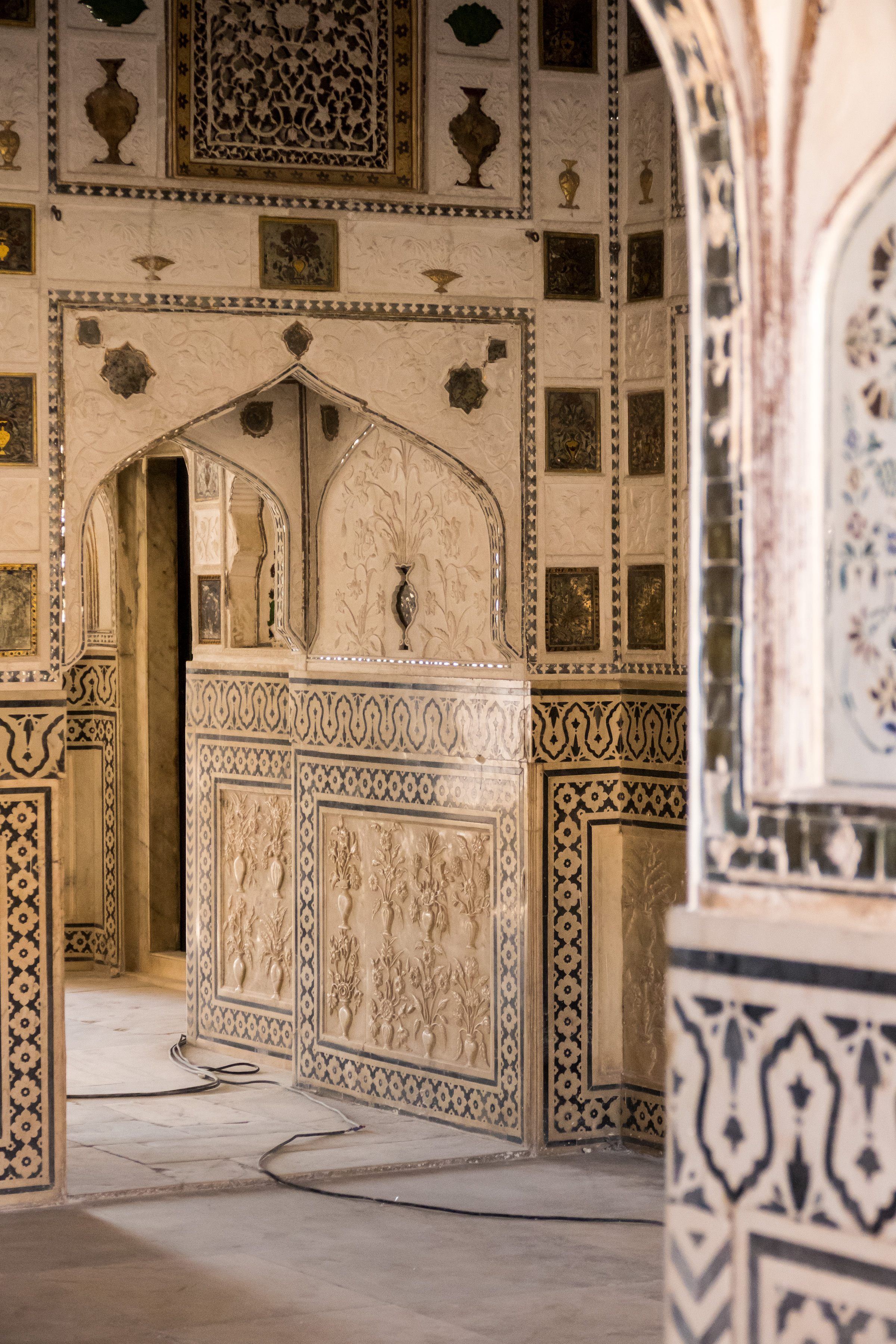 63 AmberFort 25